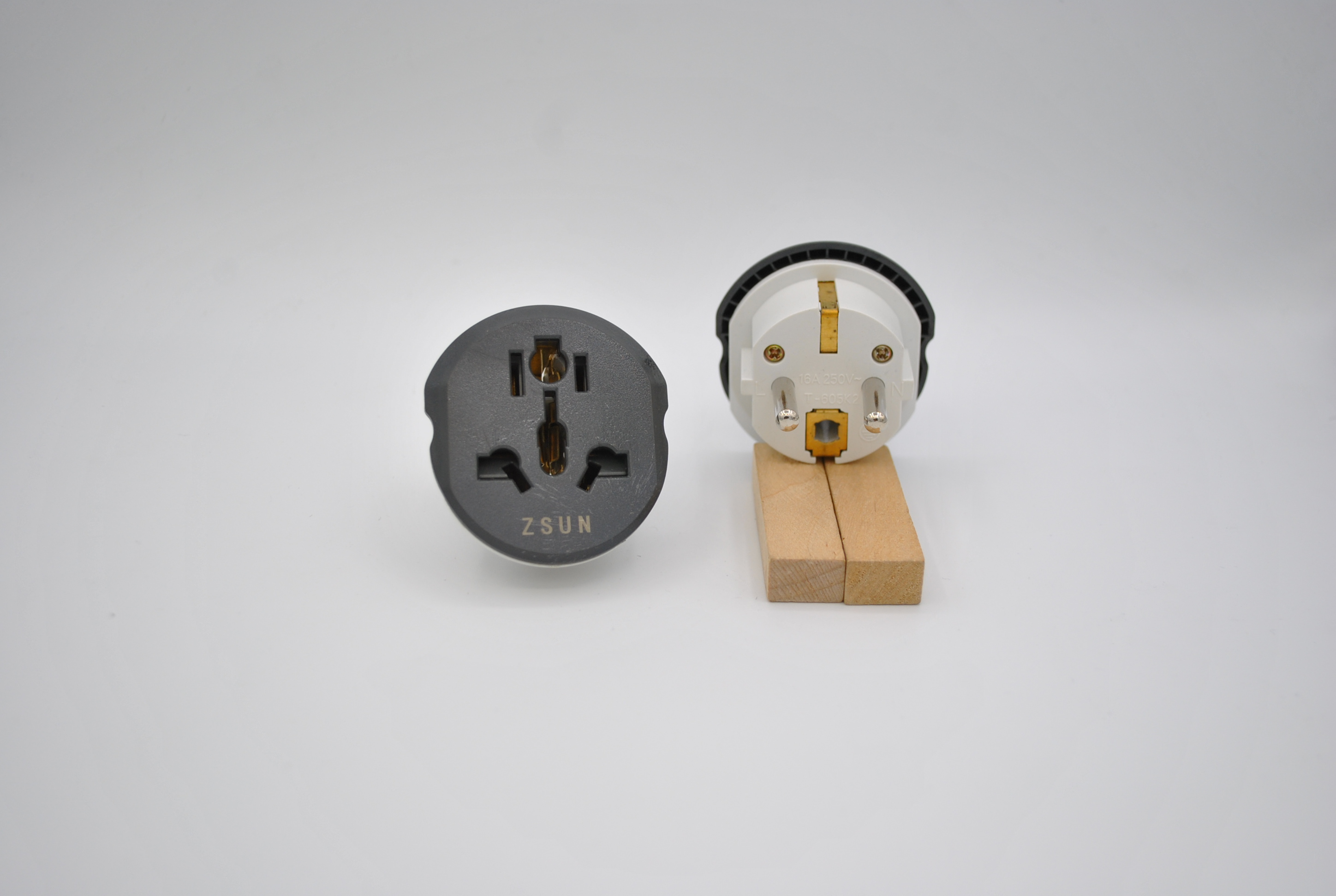 ادبتر 16 الى 13 امبير وجه اسود - جديد